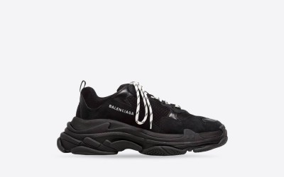 Mens Triple S Sneaker in Black 534217W2CA11000