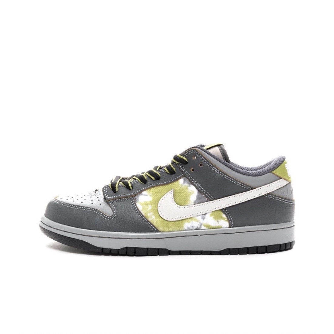 NIKE SB DUNK LOW HUF WAIT WHAT FRIENDS AND FAMILY FD8775 002